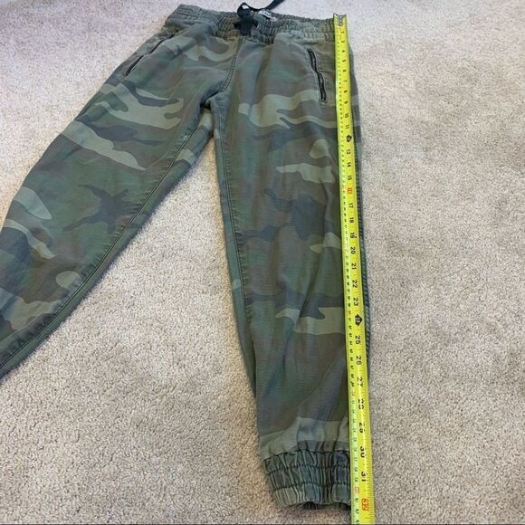 Aritzia TNA Alix green camo Pants joggers Size 00 - Picture 10 of 13